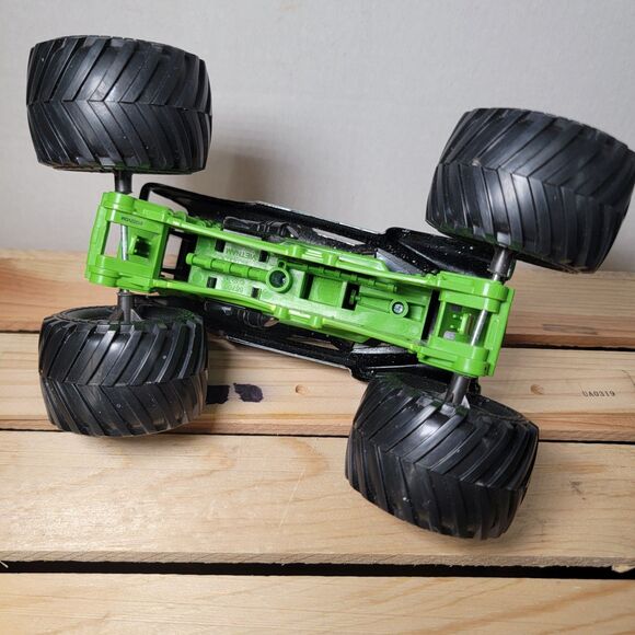 Grave Digger Monster Truck 5" X 7" - Picture 8 of 10